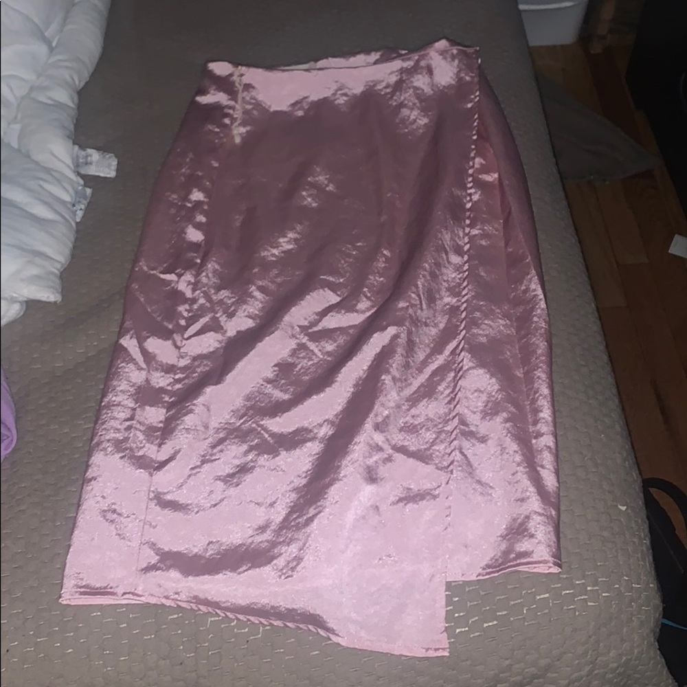 Mid rise satin pink skirt